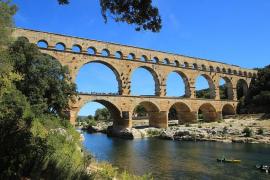 Amphithéâtre, maison Carrée et Jardin de la Fontaine puis le magnifique Pont du Gard et son musée