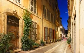 C'est le centre historique de Marseille avec ses petites rues, les ateliers des artistes, les graffitis à la découverte des histoires qui font de ce quartier le coeur de la ville