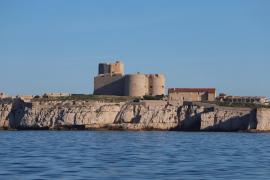 Le Château d’If, une forteresse et prison construite sous l’ordre de François I, est le lieu où le Comte de Monte Cristo fut enfermé dans le roman d’Alexandre Dumas.